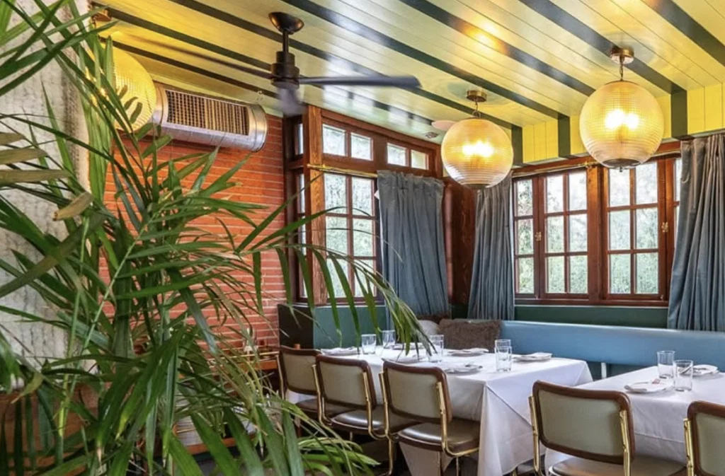 Milton's in Houston's Rice Village pays design homage to the 1950s and 1960s.